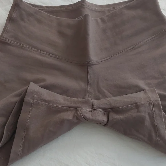 Indigo Luna Ananda Yoga Shorts Ash in Large - Picture 5 of 6